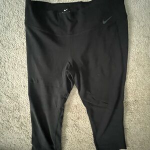 Women’s Nike capri leggings